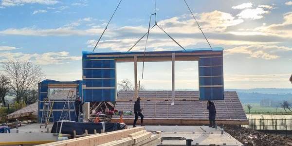 Chantier de construction d'une maison en bois